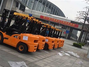 買(mǎi)叉車(chē)關(guān)注的不僅是價(jià)格，而是！你要知道不同價(jià)格叉車(chē)的區(qū)別